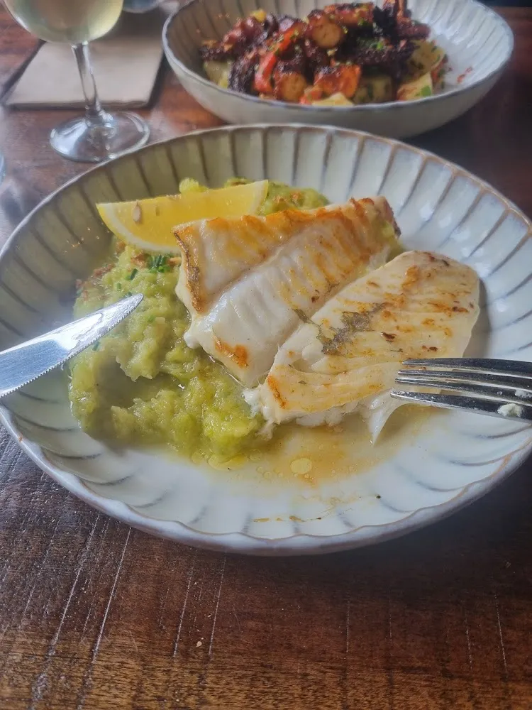 Planche de Poisson Sauvage Et Sa Courgette Un Delice